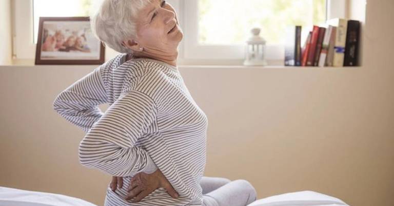 Để cải thiện tình trạng đau lưng do thay đổi dịch tiết, người bệnh thường áp dụng phương pháp châm cứu