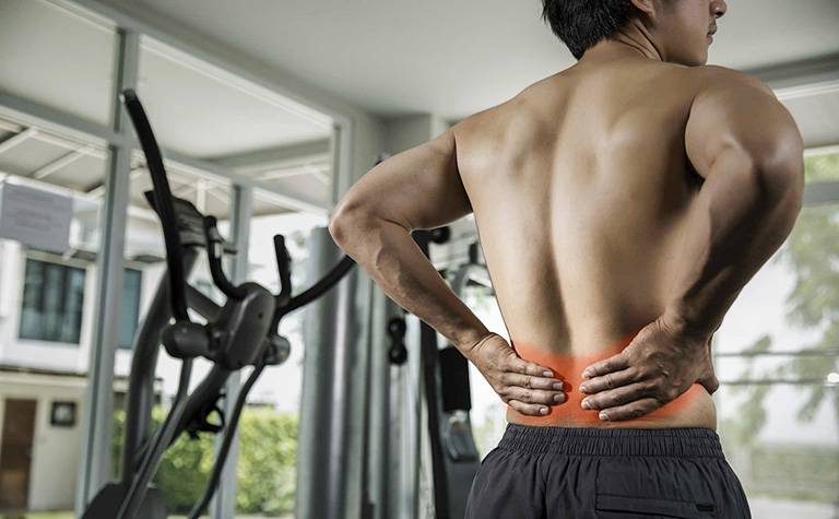 Hoạt động quá mức và chấn thương là những nguyên nhân phổ biến gây đau lưng dưới