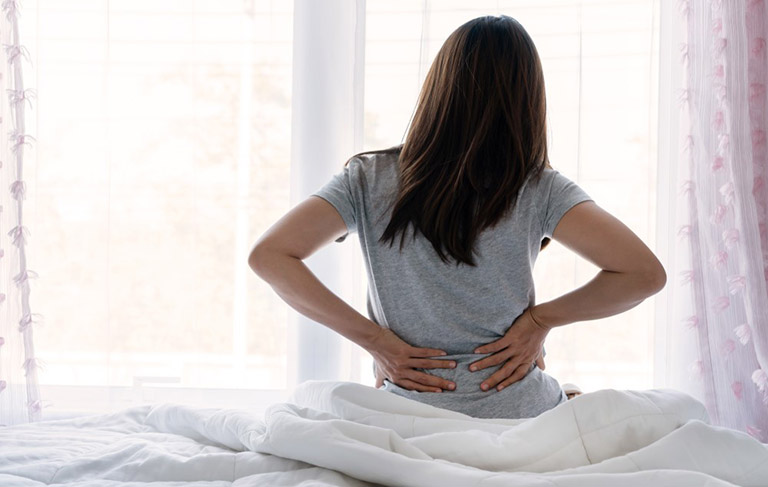 Phụ nữ thường xuyên bị đau lưng vùng chậu có thể do mắc các bệnh phụ khoa