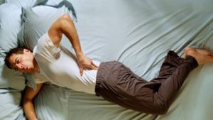 Nếu đau lưng sau khi thức dậy không phải do tư thế ngủ không đúng, thì rất có thể nó liên quan đến nệm không vừa vặn.
