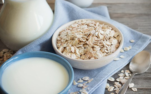 Việc bổ sung loại sữa yến mạch và chế độ dinh dưỡng hàng ngày giúp tăng mật độ xương