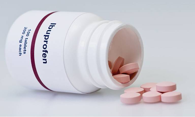Thuốc chống viêm không steroid (NSAID) có tác dụng giảm đau và chống viêm hiệu quả