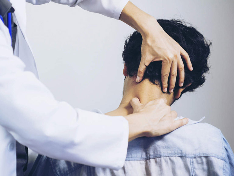 Bấm huyệt, massage, tác động bằng nhiệt là những biện pháp trị liệu vật lý hiệu quả