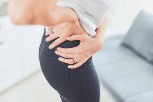 Chấn thương ở mông là một trong những nguyên nhân phổ biến gây đau mông bên trái và bên phải