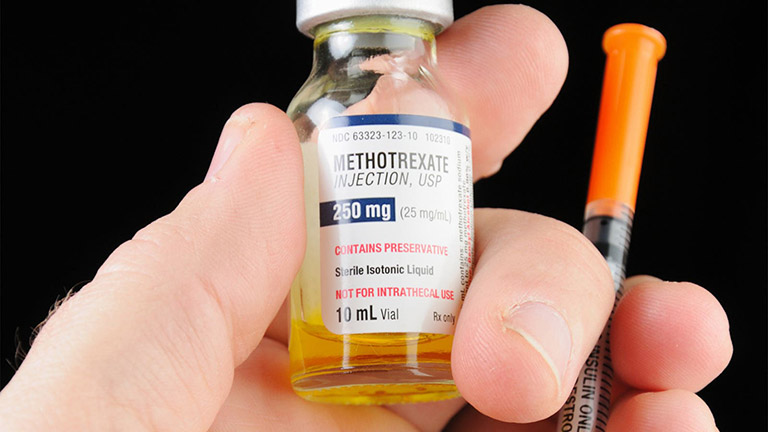Methotrexate được bào chế dưới 3 dạng chính là viên uống, thuốc tiêm và thuốc bột pha tiêm.
