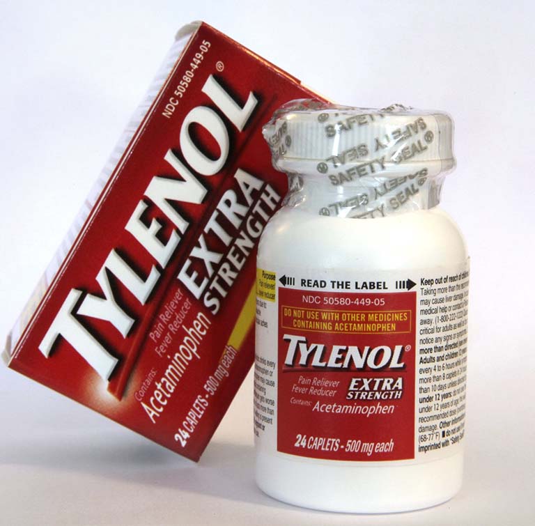Tylenol là sản phẩm có chứa acetaminophen giúp giảm đau cột sống nhưng không có khả năng chống viêm