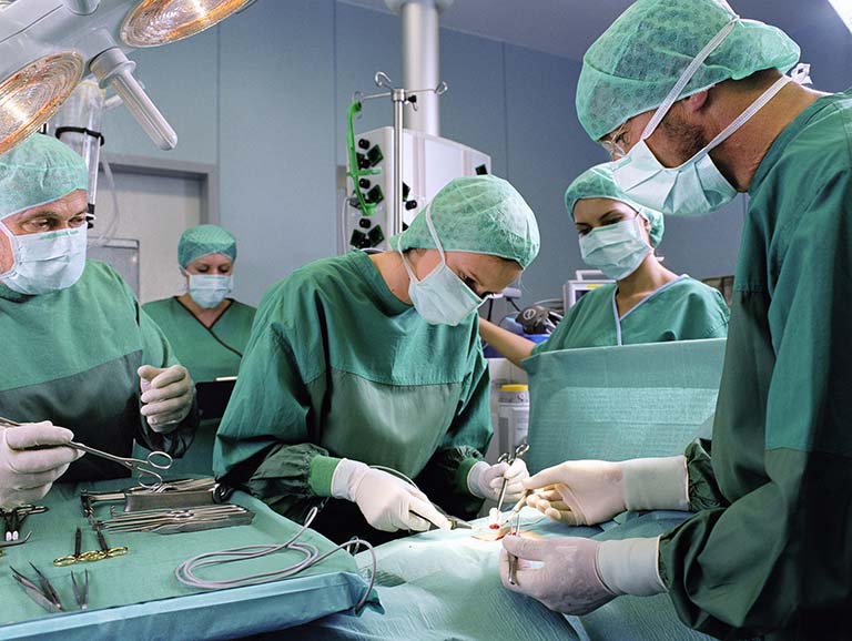 Phẫu thuật là phương pháp cuối cùng được chỉ định để khắc phục chức năng khớp